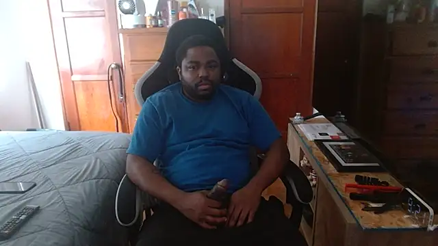 Snapshot of Breadwinnah chatting on July 13, 4:21 pm Breadwinnah online show from July 13, 4:21 pm