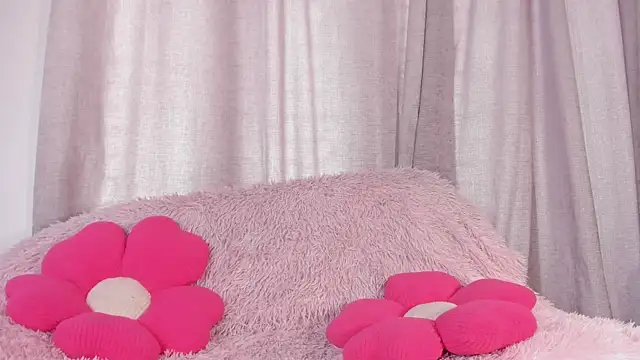 Snapshot of ameliiaa_smith chatting on December 5, 7:21 pm ameliiaa smith online show from December 5, 7:21 pm