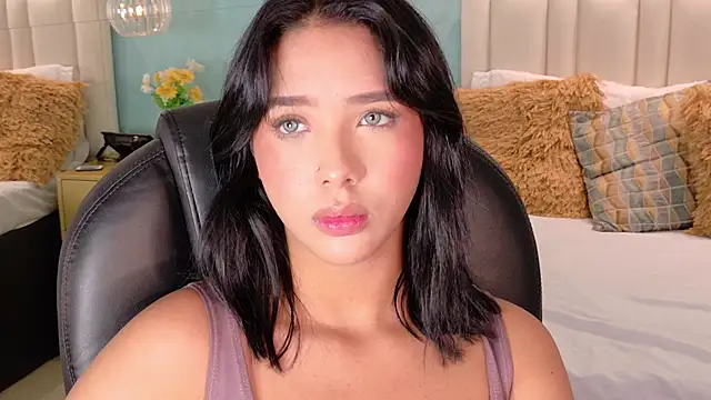 HilaryQueen online show from January 15, 2:32 pm