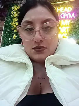 Snapshot of megan_fox5 chatting on December 16, 10:04 pm megan fox5 online show from December 16, 10:04 pm