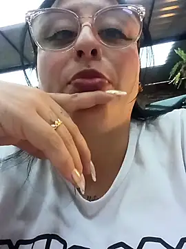 Snapshot of megan_fox5 chatting on December 17, 10:27 pm megan fox5 online show from December 17, 10:27 pm