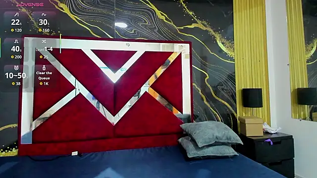 VioletRose as online show from February 16, 8:05 pm