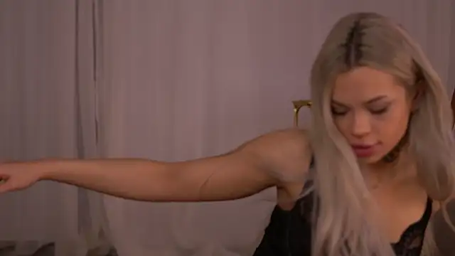 Snapshot of NickyBenz chatting on October 2, 5:53 pm NickyBenz online show from October 2, 5:53 pm