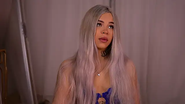 Snapshot of NickyBenz chatting on October 24, 5:53 pm NickyBenz online show from October 24, 5:53 pm