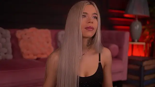 Snapshot of NickyBenz chatting on November 16, 7:08 pm NickyBenz online show from November 16, 7:08 pm