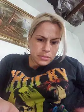 toomuchofafreak online show from October 12, 1:54 pm