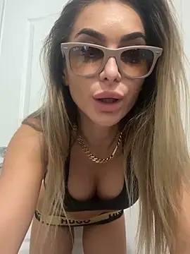 Snapshot of KaseyQuinn_ chatting on September 9, 8:41 pm KaseyQuinn online show from September 9, 8:41 pm