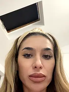 Snapshot of KaseyQuinn_ chatting on October 8, 2:58 pm KaseyQuinn online show from October 8, 2:58 pm