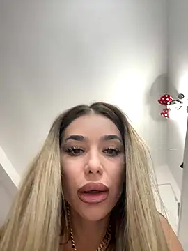 Snapshot of KaseyQuinn_ chatting on October 10, 9:19 am KaseyQuinn online show from October 10, 9:19 am