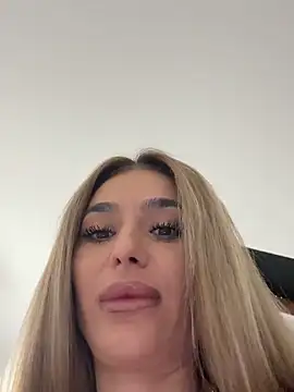 Snapshot of KaseyQuinn_ chatting on October 27, 8:29 am KaseyQuinn online show from October 27, 8:29 am