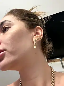 Snapshot of KaseyQuinn_ chatting on November 12, 8:48 am KaseyQuinn online show from November 12, 8:48 am