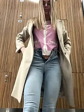 Snapshot of KaseyQuinn_ chatting on November 21, 9:13 pm KaseyQuinn online show from November 21, 9:13 pm