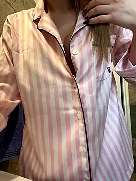 Snapshot of KaseyQuinn_ chatting on November 26, 9:32 am KaseyQuinn online show from November 26, 9:32 am