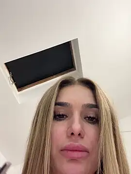 Snapshot of KaseyQuinn_ chatting on December 4, 9:56 pm KaseyQuinn online show from December 4, 9:56 pm