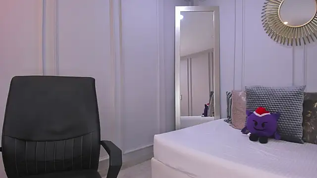 CharlotteBrownn  online show from December 23, 4:32 am