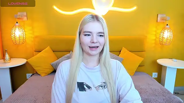 RuthBryant online show from October 18, 12:57 am