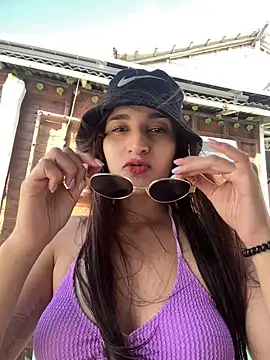 Snapshot of samaantha_lux chatting on February 24, 8:40 pm samaantha lux online show from February 24, 8:40 pm