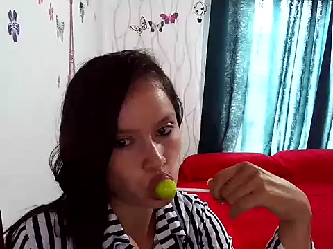 FrecitaRoja online show from October 16, 3:57 pm