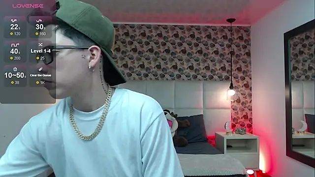 SpencerMontgomery online show from September 16, 7:04 pm