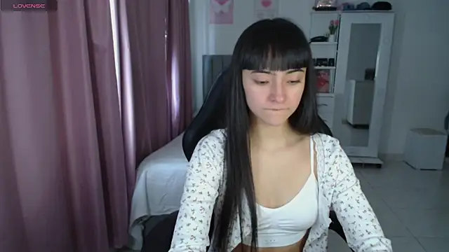 Snapshot of violetta_blackk chatting on May 19, 4:35 pm violetta blackk online show from May 19, 4:35 pm
