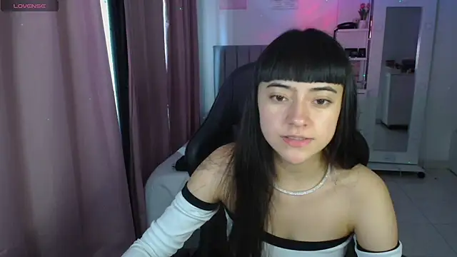 Snapshot of violetta_blackk chatting on May 22, 3:06 pm violetta blackk online show from May 22, 3:06 pm