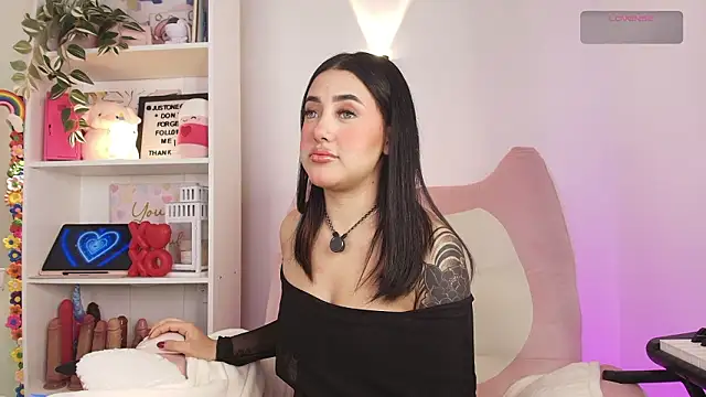 justonecute online show from March 3, 1:12 am