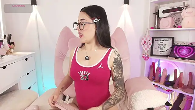 justonecute online show from June 2, 4:47 am