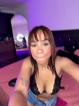 Snapshot of samiacooper25 chatting on January 12, 2:06 am samiacooper25 online show from January 12, 2:06 am