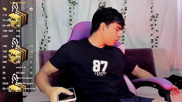 an drew18 online show from September 21, 3:24 pm