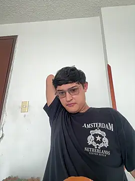 yesitwink  online show from April 6, 2:18 pm