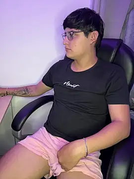 yesitwink  online show from April 11, 3:44 am