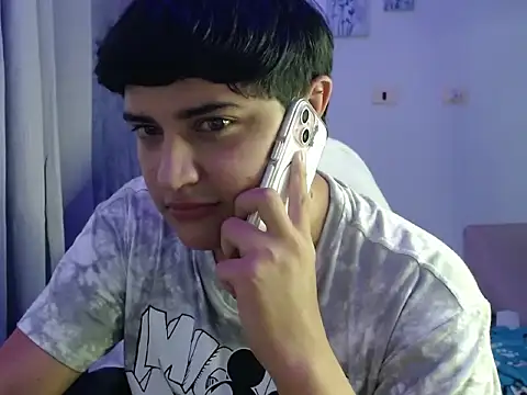 yesitwink  online show from April 13, 2:50 am