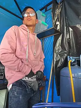 diegoand0911 online show from April 2, 3:42 pm