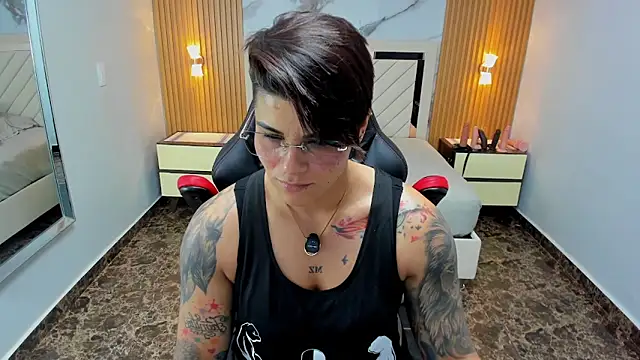 KAROLLJONES1 online show from March 18, 7:28 pm