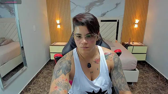 KAROLLJONES1 online show from March 19, 7:29 pm