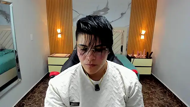 KAROLLJONES1 online show from March 30, 7:26 pm