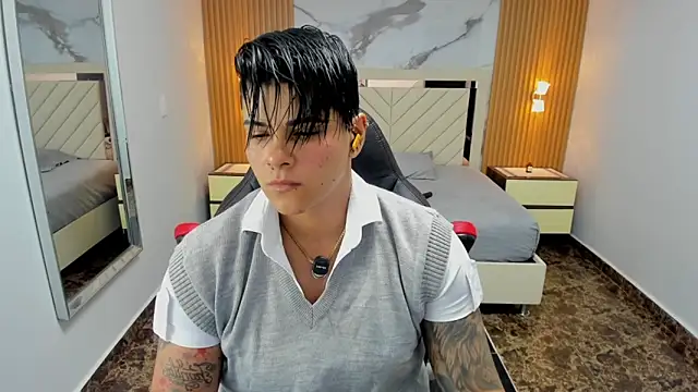 KAROLLJONES1 online show from April 10, 7:29 pm