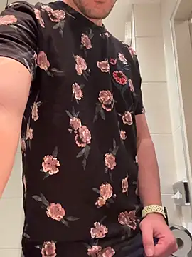 Snapshot of bigcockjohnxxxxx chatting on November 28, 2:09 pm bigcockjohnxxxxx online show from November 28, 2:09 pm