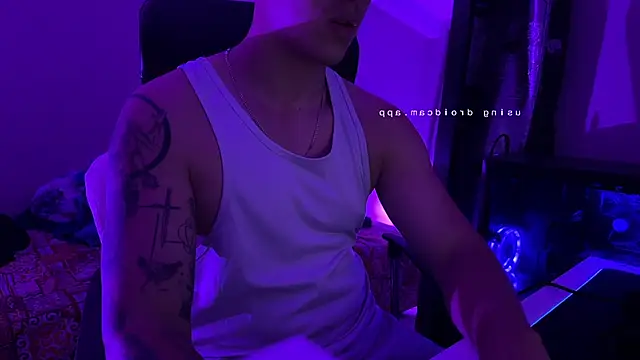 Snapshot of edwinsalvatorex chatting on December 17, 6:08 am edwinsalvatorex online show from December 17, 6:08 am