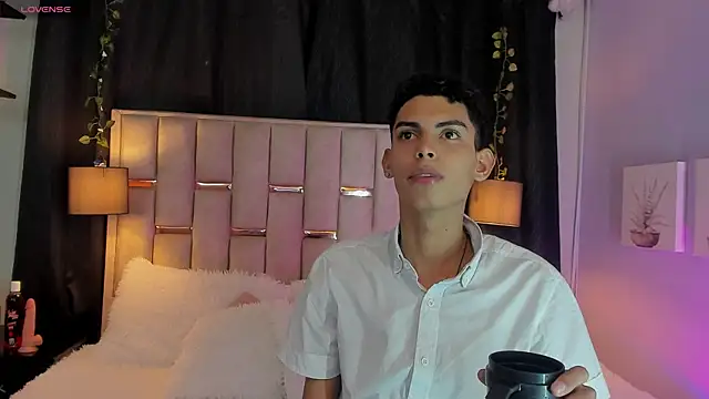 Room 69x online show from November 25, 3:45 pm