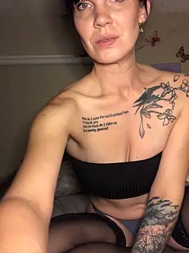 Snapshot of mzz_lillypillxoxo chatting on October 26, 3:01 am mzz lillypillxoxo online show from October 26, 3:01 am