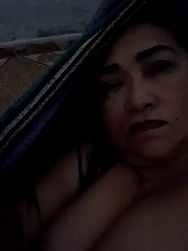 Snapshot of linda_luna29 chatting on November 3, 9:48 pm linda luna29 online show from November 3, 9:48 pm