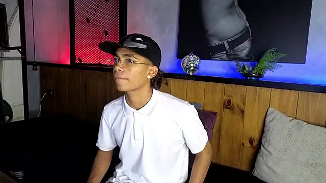 AlanCutee online show from March 15, 1:39 pm