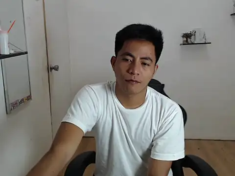 Lloyd wintours online show from January 8, 10:01 pm