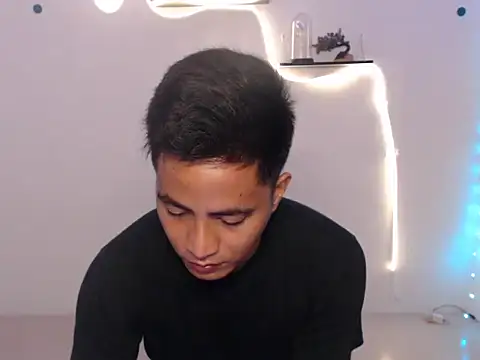 Lloyd wintours online show from March 9, 8:13 pm