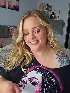 Snapshot of Bridgette03 chatting on September 29, 3:00 am Bridgette03 online show from September 29, 3:00 am