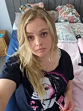 Snapshot of Bridgette03 chatting on October 15, 2:22 am Bridgette03 online show from October 15, 2:22 am