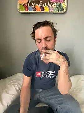 Snapshot of 3615-ULLA chatting on November 4, 12:48 pm 3615-ULLA online show from November 4, 12:48 pm