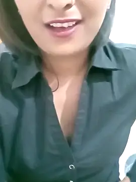 Snapshot of Queen_Kushi4 chatting on April 30, 8:37 pm Queen Kushi4 online show from April 30, 8:37 pm