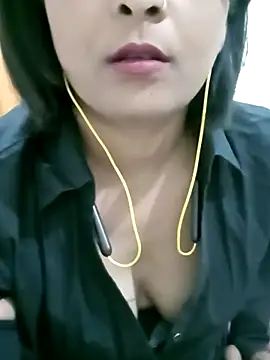 Snapshot of Queen_Kushi4 chatting on July 17, 5:18 pm Queen Kushi4 online show from July 17, 5:18 pm